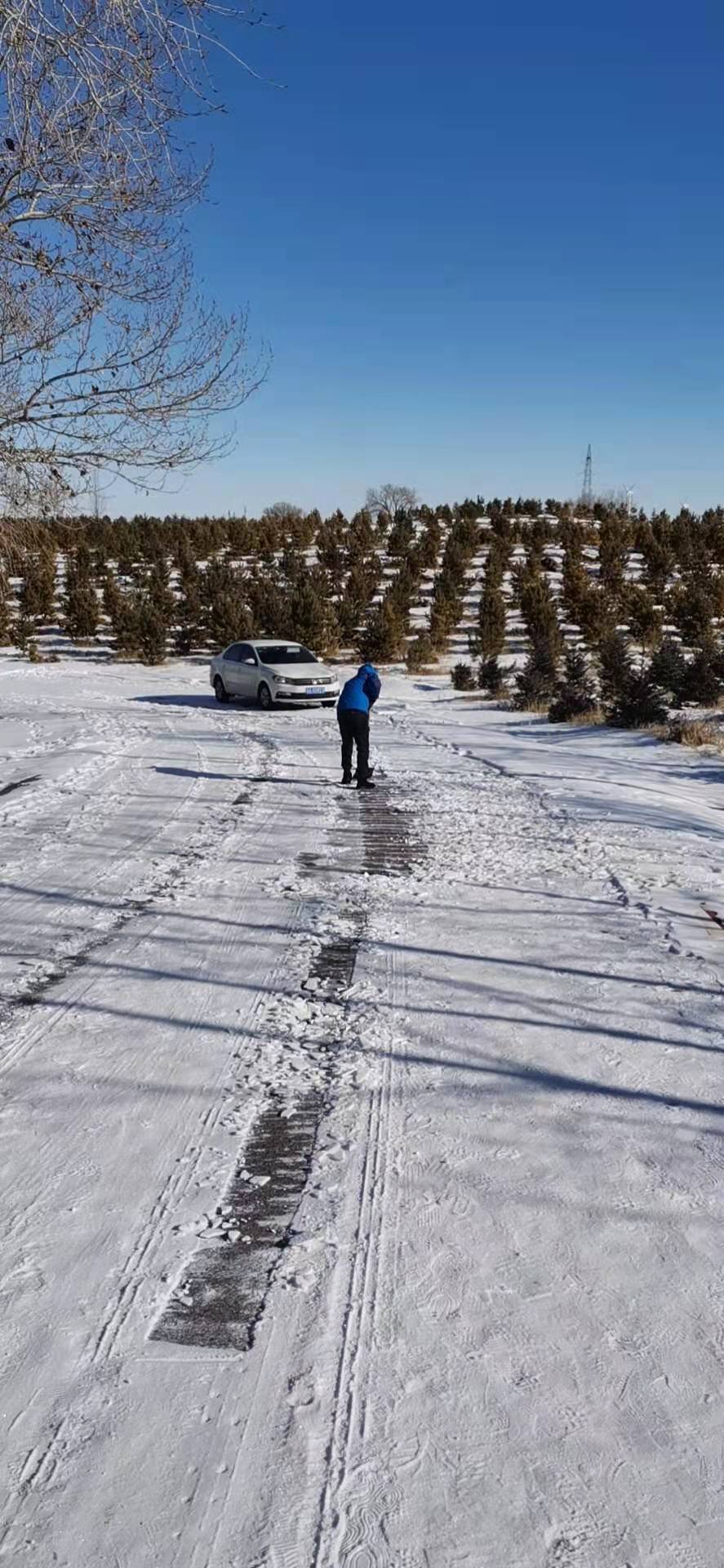 空氣自動站運維人員趕赴現(xiàn)場 空氣自動站運維人員趕赴現(xiàn)場